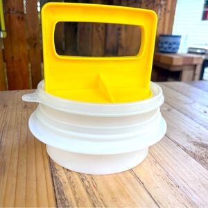 Tupperware Large Hamburger Press with Lid and storage container 1926-4